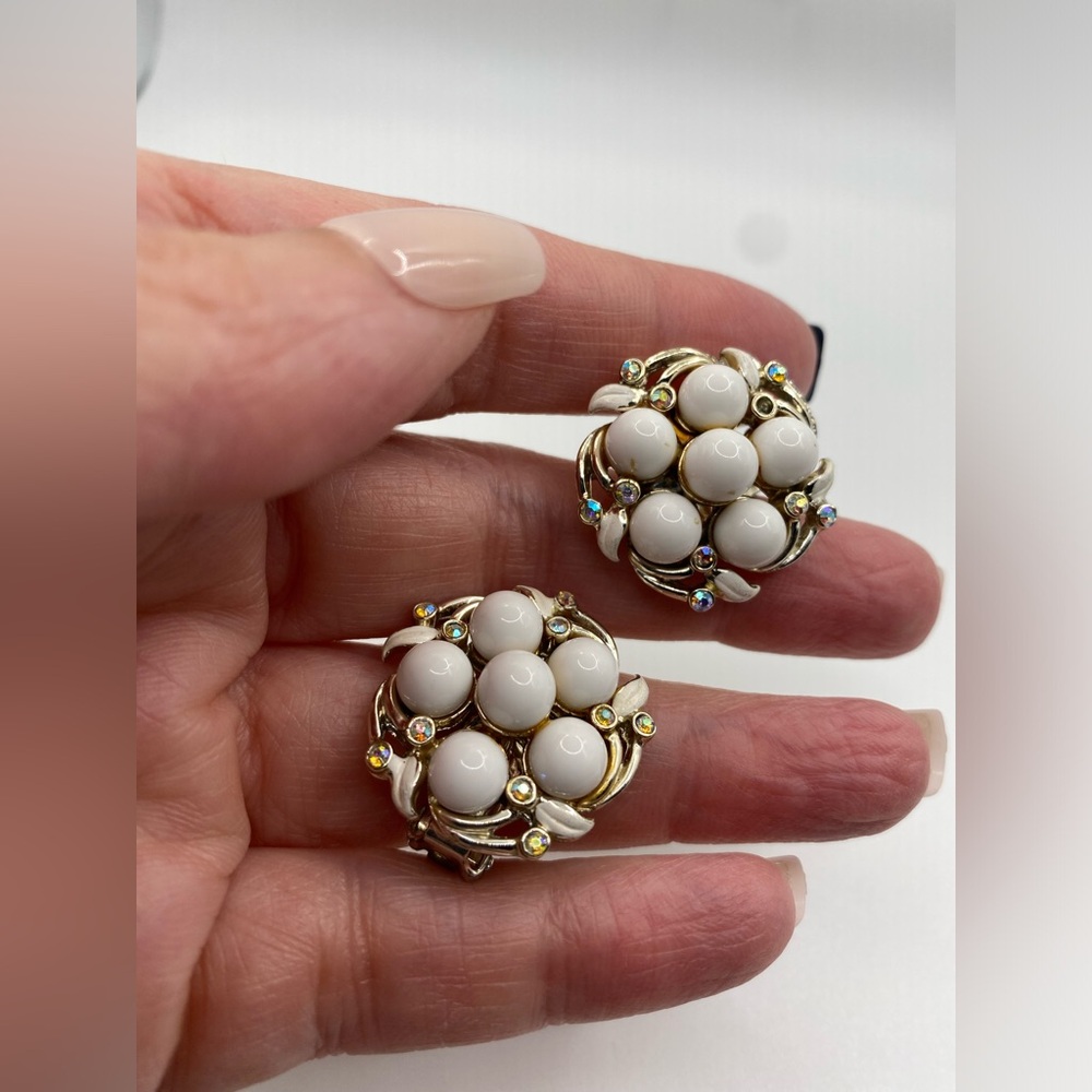 Charel Silver Tone White & Aurora Borealis MCM Clip On Earrings Vintage